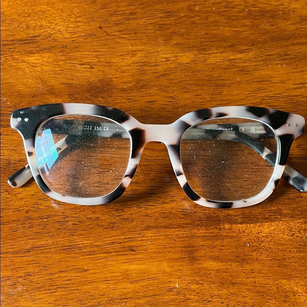 Chic Tortoise Shell Women's Glasses